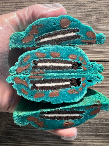 Oreo Stuffed Cookie Monster Chocolate Chip (12 Half Pack)